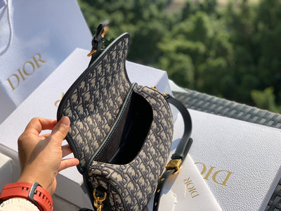 Classic Medium CD Handbag