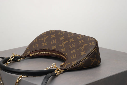Croissant Bag With Chain