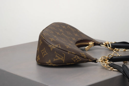 Croissant Bag With Chain