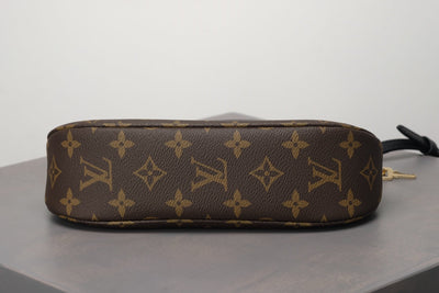 Croissant Bag With Chain