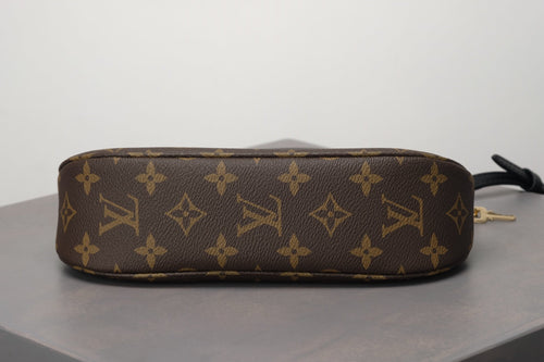 Croissant Bag With Chain