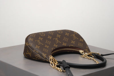 Croissant Bag With Chain