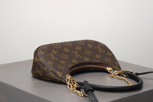 Croissant Bag With Chain