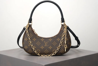 Croissant Bag With Chain