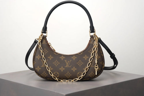 Croissant Bag With Chain