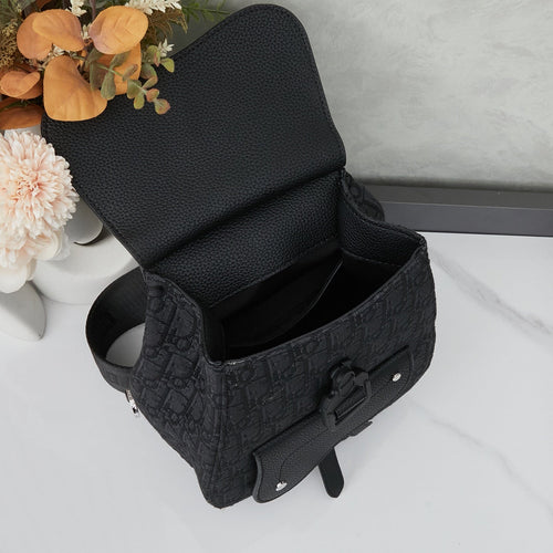 DR Saddle Backpack Classic Oblique Black