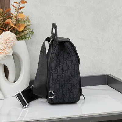 DR Saddle Backpack Classic Oblique Black