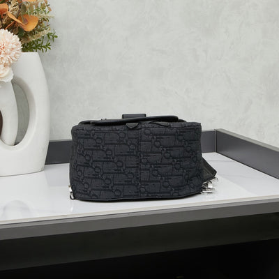 DR Saddle Backpack Classic Oblique Black