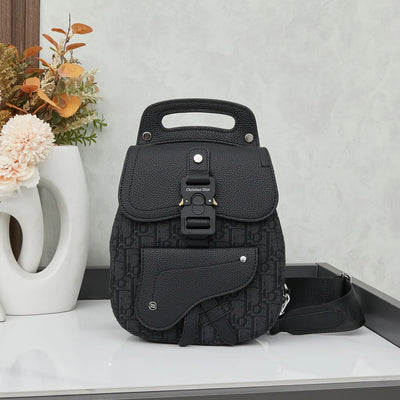 DR Saddle Backpack Classic Oblique Black