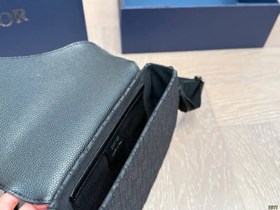 DR Saddle Bag Crossbody