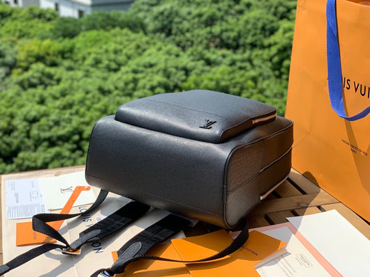 Men’s Backpack in Cross-Grain Calfskin