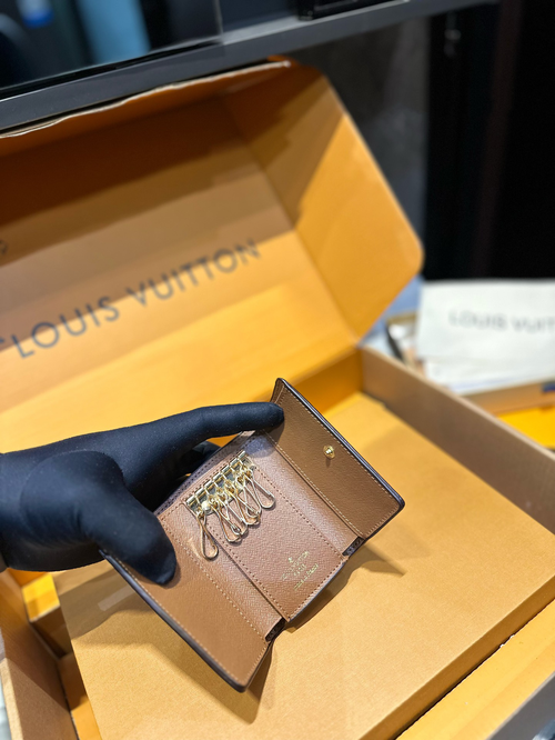 Louis Vuitton 6 Key Holder